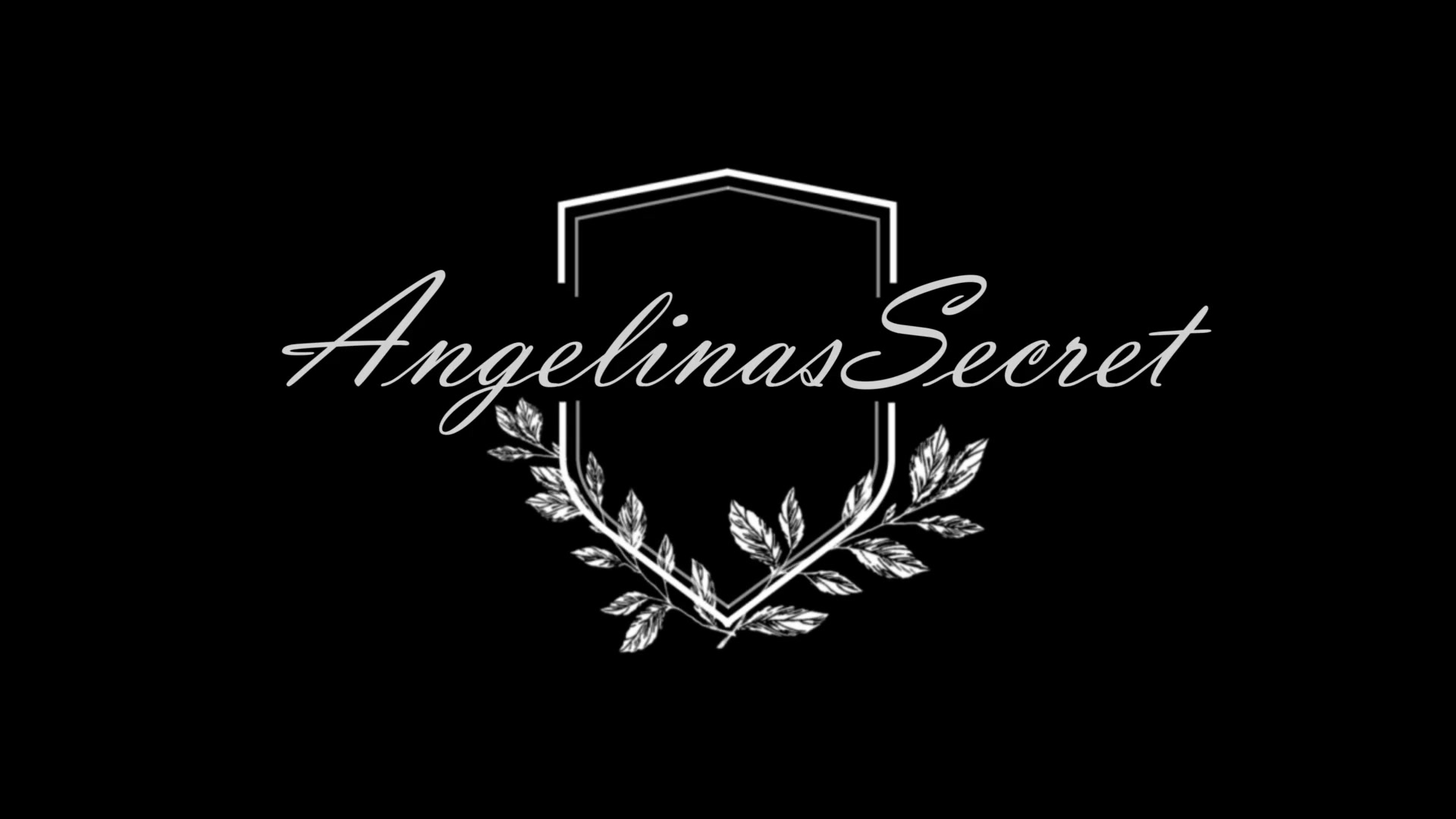 Горячая блондинка нагнулась раком в ожидании хуя гражданского супруга